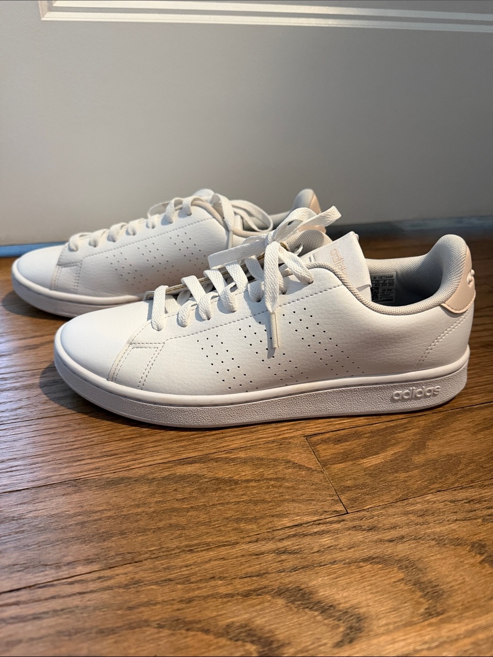adidas women’s Grand Court cloudfoam Low-Top Casual Sneakers
